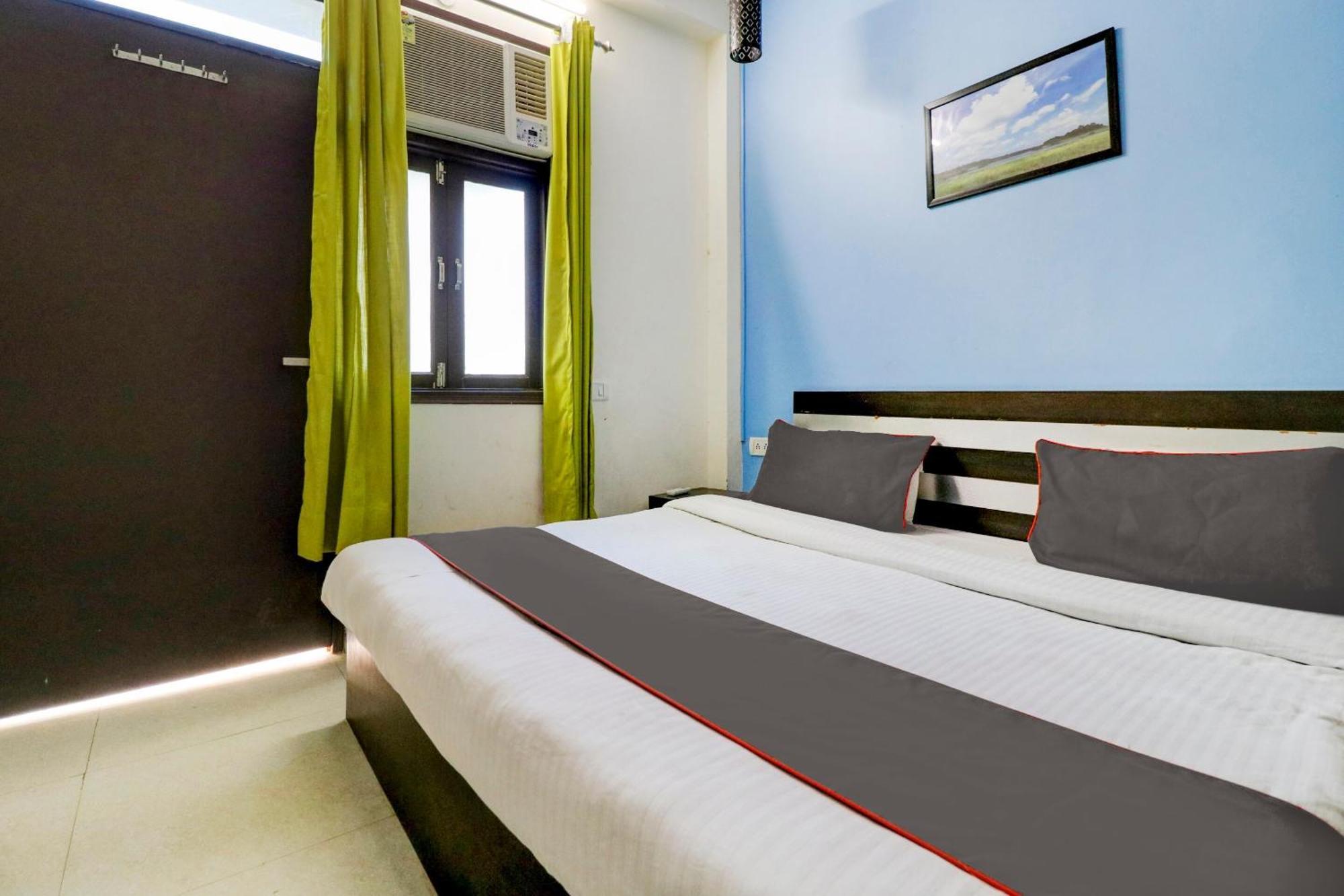 Hotel O Urban Wings New Delhi Bagian luar foto
