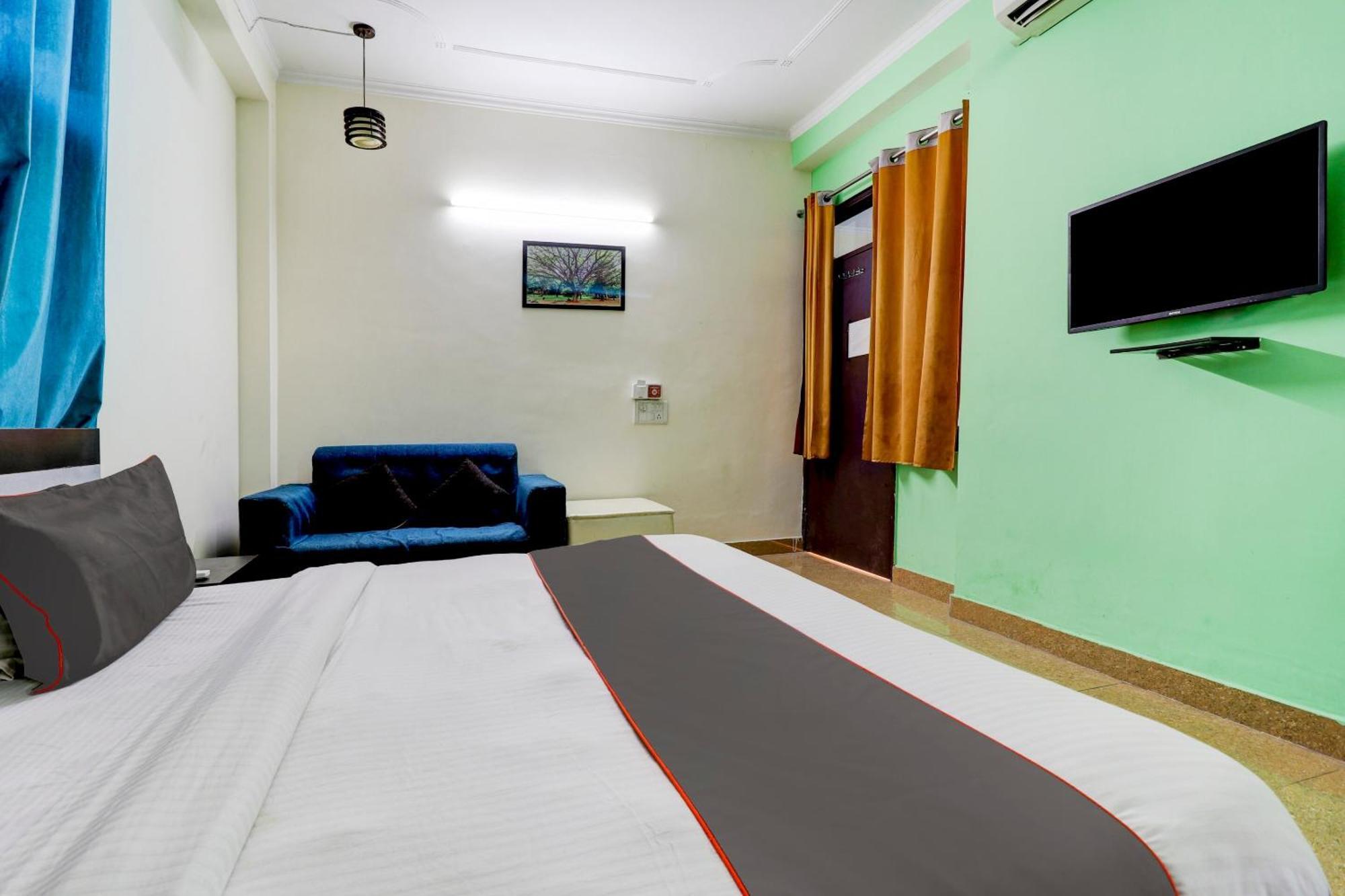 Hotel O Urban Wings New Delhi Bagian luar foto