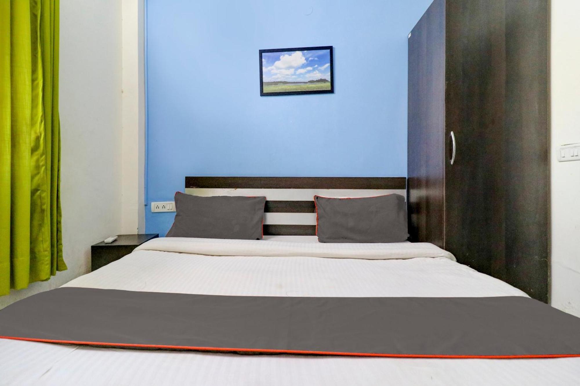 Hotel O Urban Wings New Delhi Bagian luar foto