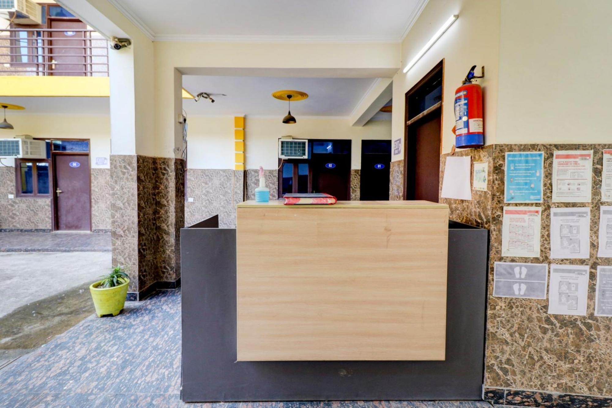 Hotel O Urban Wings New Delhi Bagian luar foto