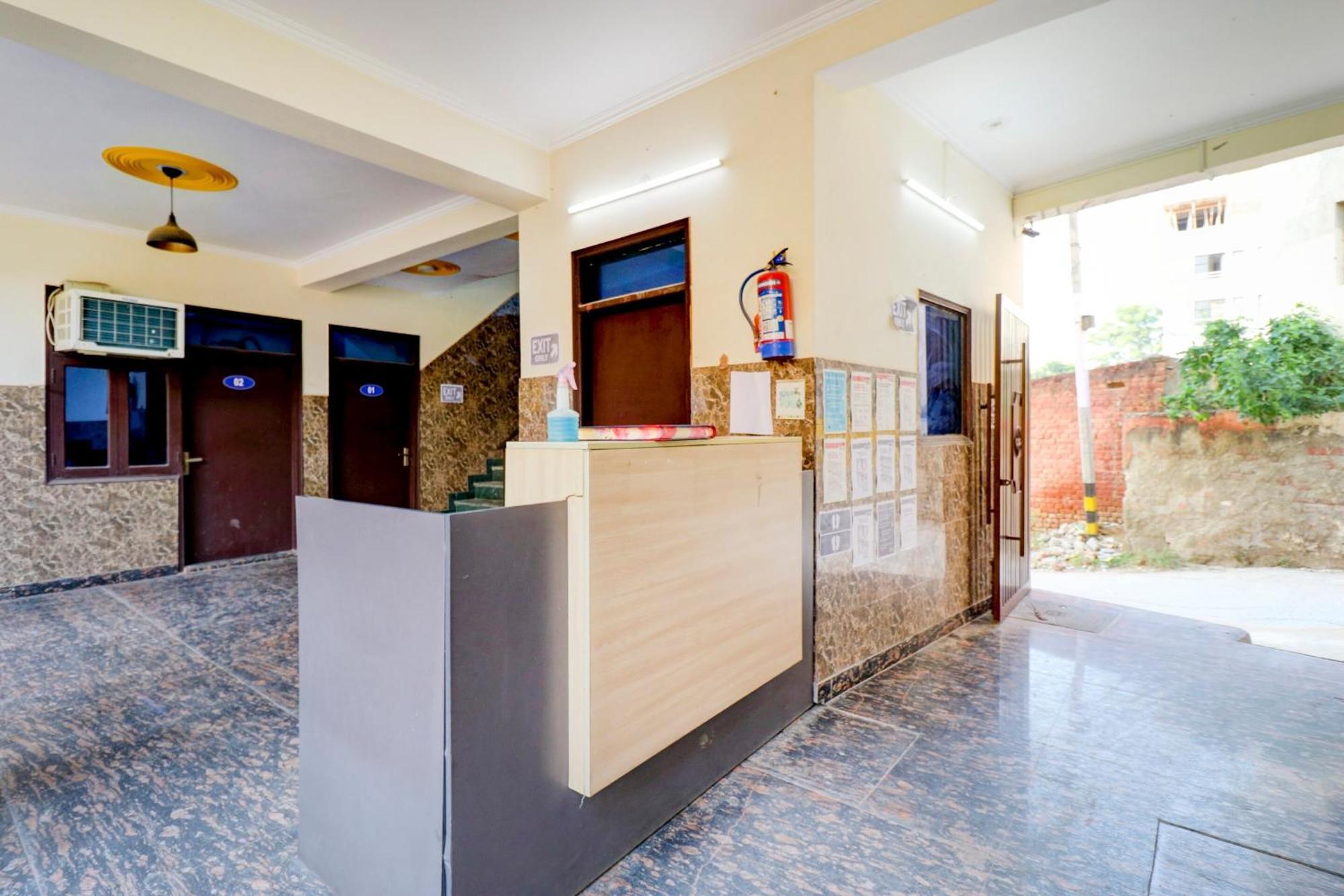 Hotel O Urban Wings New Delhi Bagian luar foto