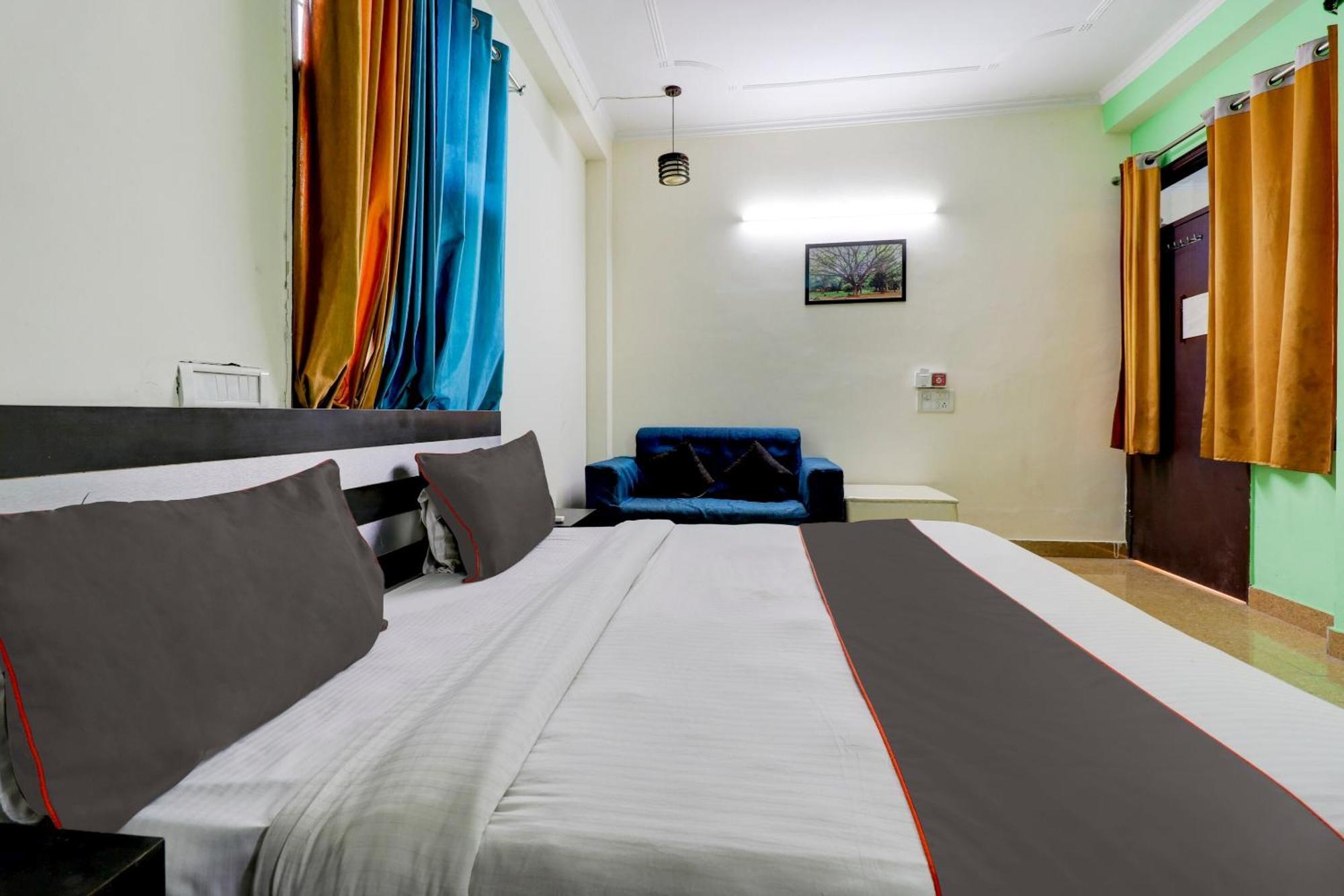 Hotel O Urban Wings New Delhi Bagian luar foto