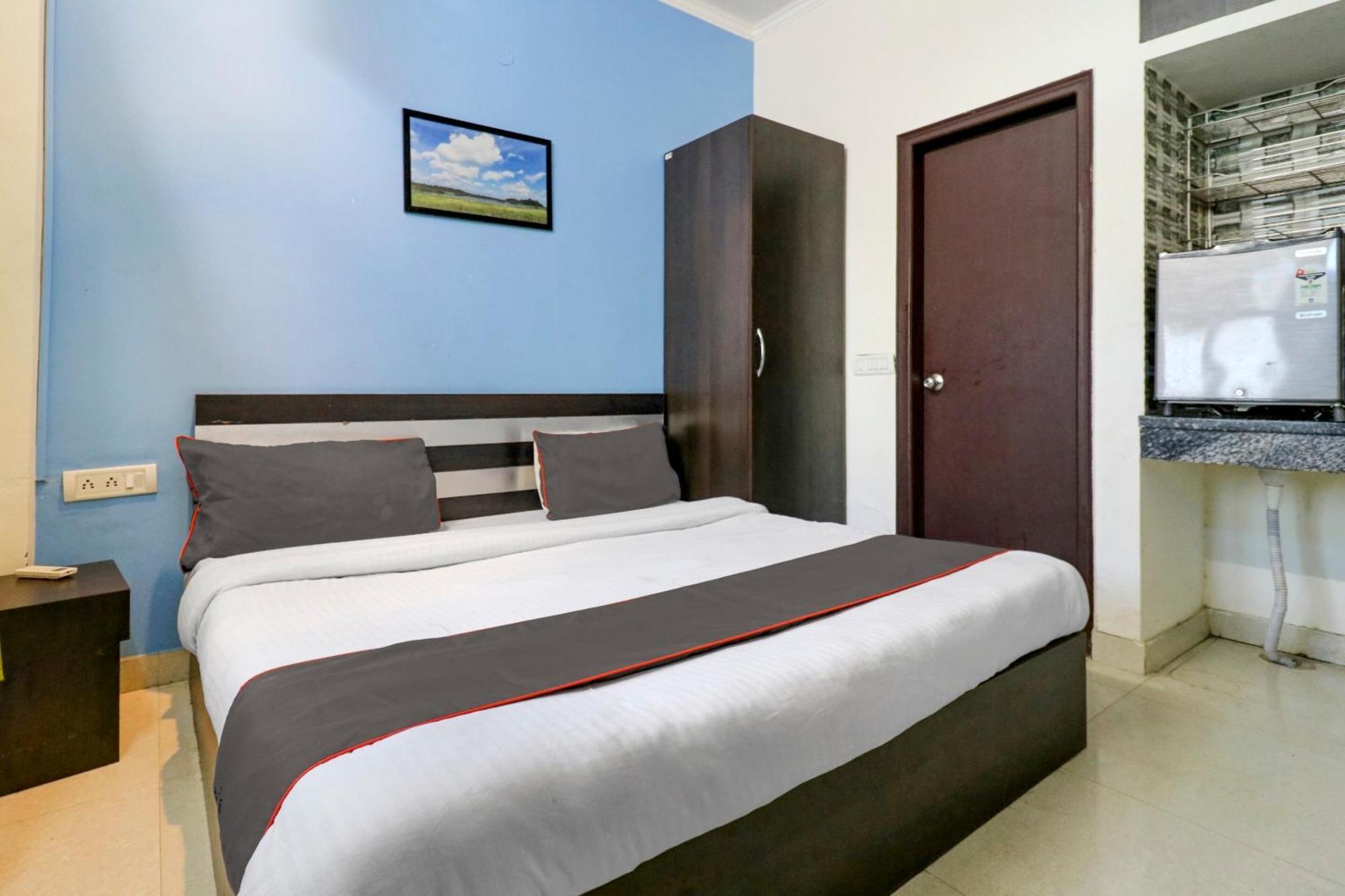 Hotel O Urban Wings New Delhi Bagian luar foto