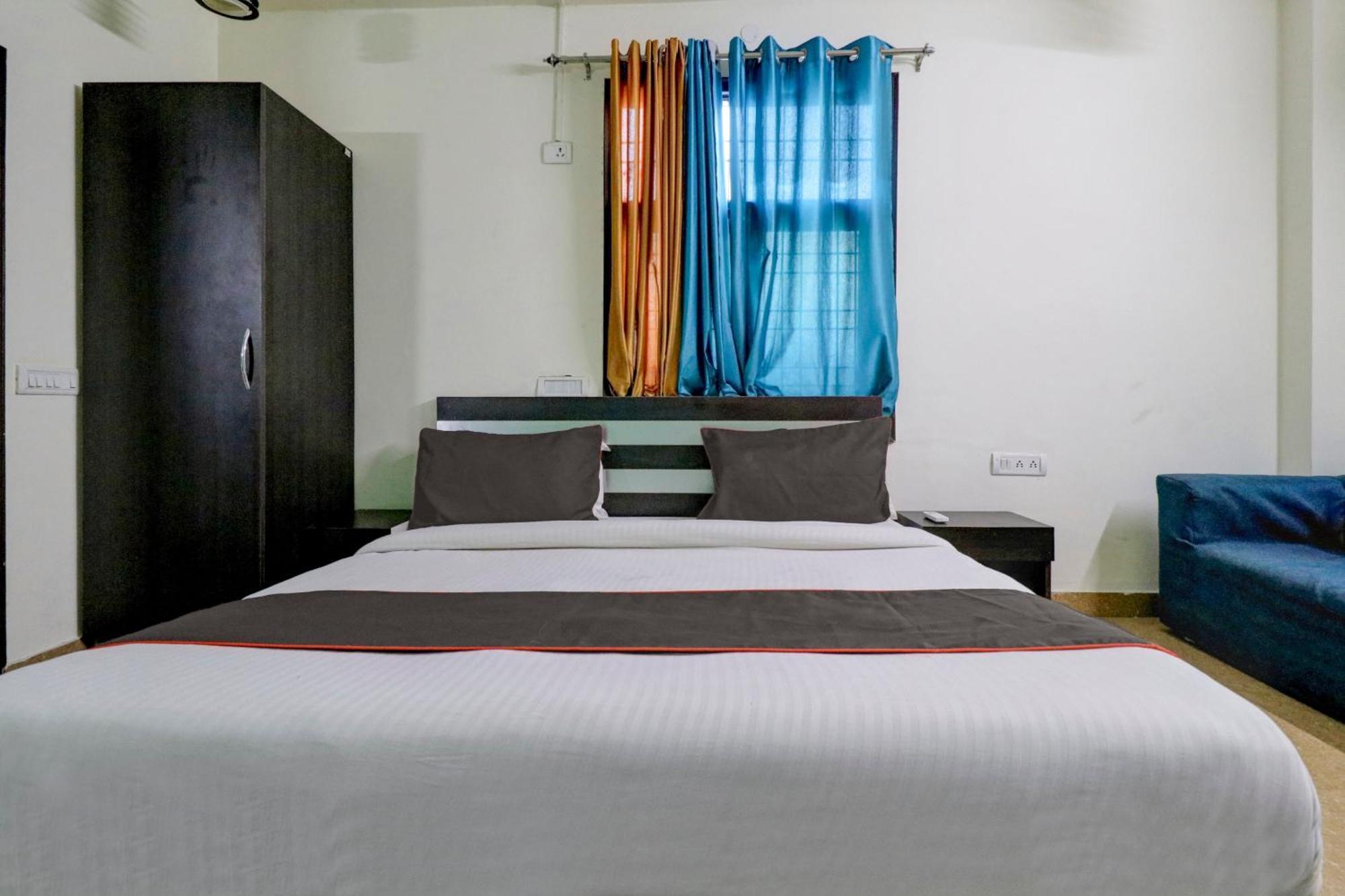 Hotel O Urban Wings New Delhi Bagian luar foto