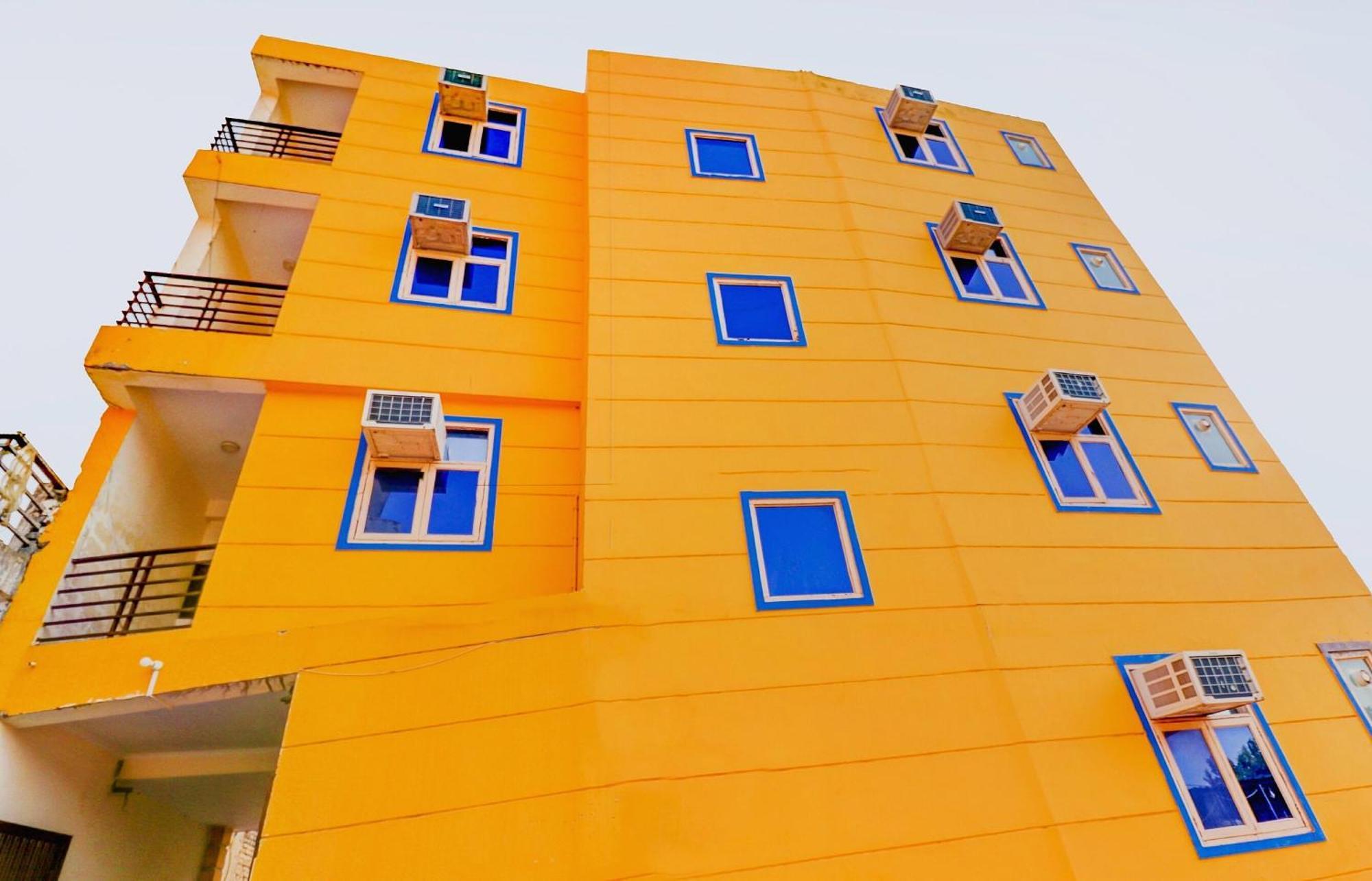 Hotel O Urban Wings New Delhi Bagian luar foto